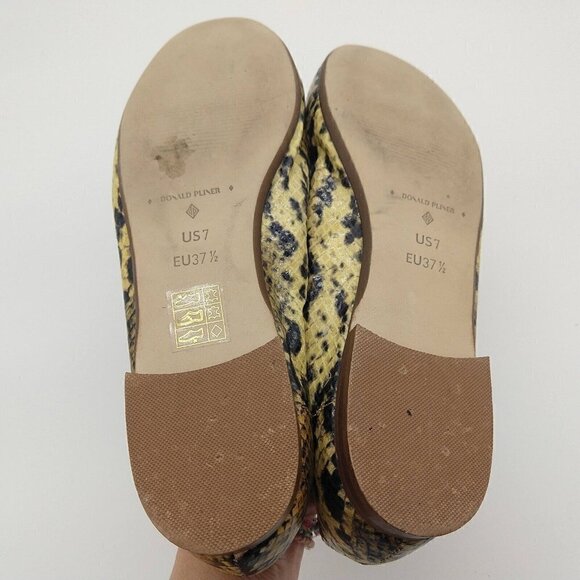Donald Pliner Yellow Snakeskine Loafers Size 7 Flats Driving Moccasins Chain - Picture 8 of 9